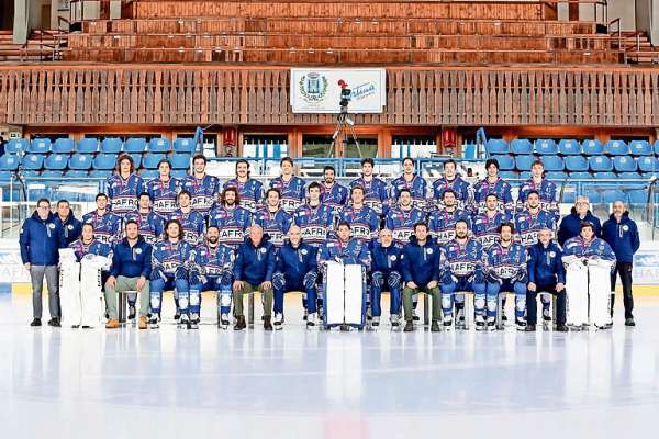 Ra scuadra de el Cortina Hafro, sto an secondo in Ihl Serie A e anche in Alps hockey league.
