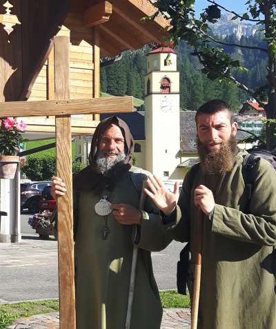media/k2/galleries/5301/thumbs/Fratel_Biagio_pelegrins_picola.jpg