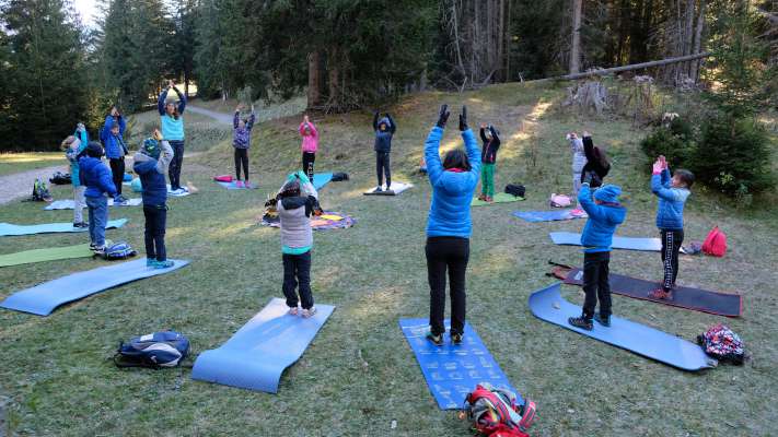 Leziun de yoga en ocajiun de »Vire nosta natöra« da d'altonn.
