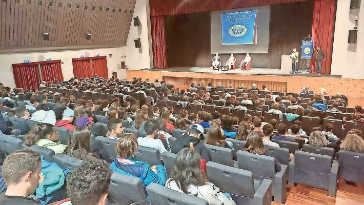 Cuatrozento śoen areota, a scotà ra doa conferenzes de el Soroptimist su ‘l magnà.
