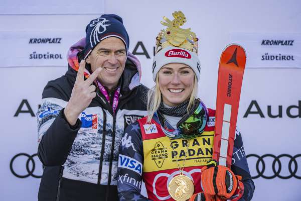 Danny Kastlunger con la campiona americana Mikaela Shiffrin, co á davagné pla ultima ediziun les döes gares söla "Erta". (Foto: © Harald Wisthaler)
