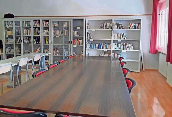 La biblioteca de la scola mesana de Brenta.
