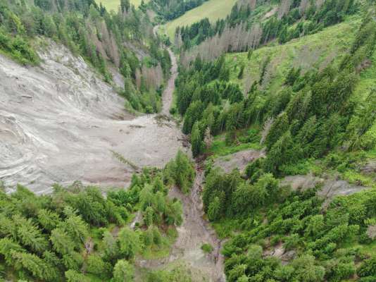 (Foto: drona Stüdafüch La Val)
