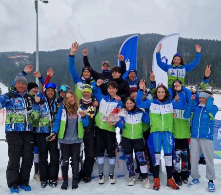 De bela neves per l Ski Team Fascia