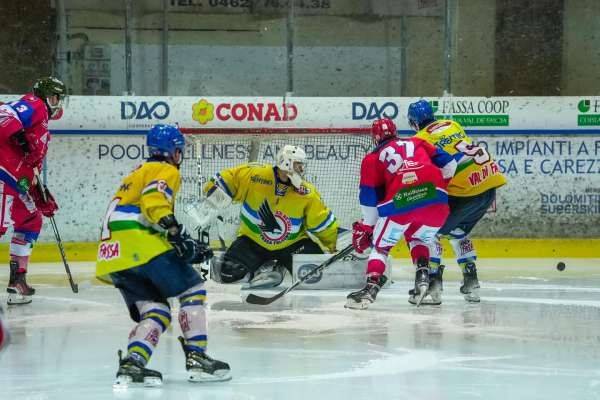 N moment de la partida anter Fascia Falcons e H. C. Gherdëina. (foto Doriano Brunel)
