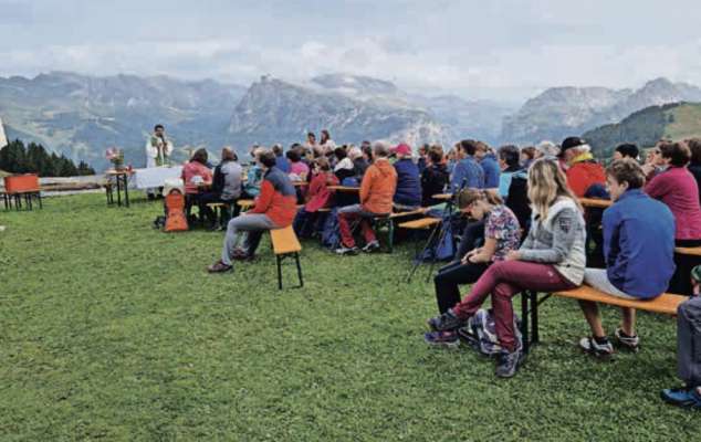 La Lia da Mont de Gherdëina à festejà si setant’ani de atività sun Mont Sëura a Santa Cristina.
