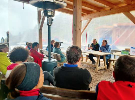 La scontrèda con Franco Michieli al refuge Roda de Vael.
