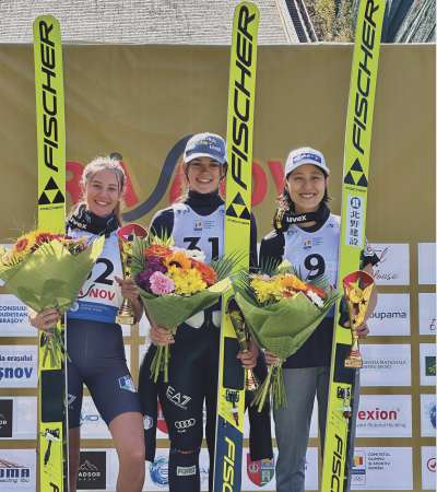 Lara Malsiner, atleta de saut de 22 ani de Urtijëi, ie ruveda doi iedesc prima pra la garejedes a Rasnov. Foto: frschibiathlon.
