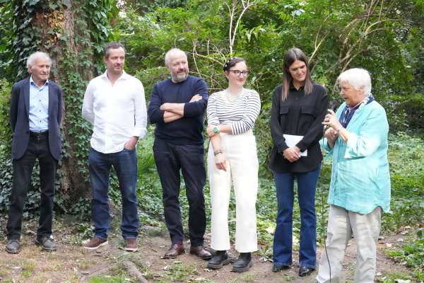 Pro la daurida dla edema culturala a Maran: dmc él i artisć Franz Kehrer, Aron Demetz, Lois Anvidalfarei y Valeria Stuflesser, la direturia dl Museum Ladin Katharina Moling y la professuria Ulrike Kindl.
