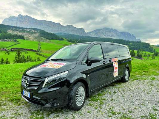 Por realisé le proiet él gnü chirí la colaboraziun cun i taxisć dl Consorz Taxi Alta Badia. foto:CB
