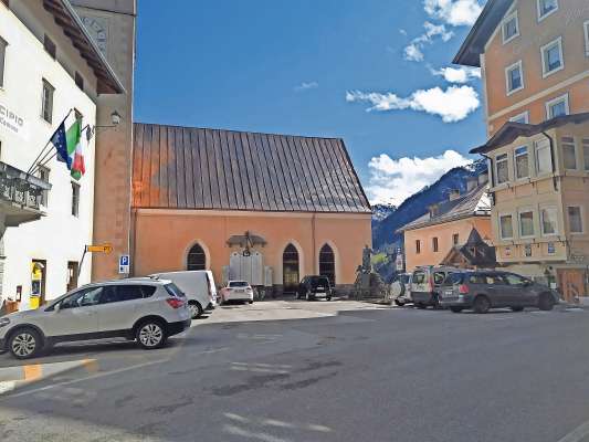 Plaza Catarina Lánz, ntitolazion co na gran festa