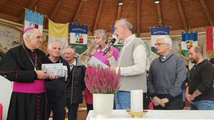 I capifrazion ge à sport al Piscop l liber ‘Ciantons’.
