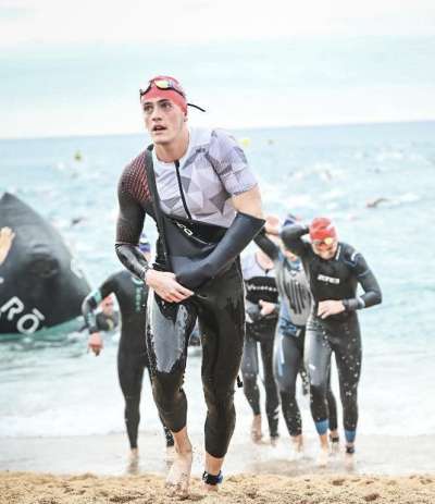 En valgügn momënc tratan la competiziun de tiratlon „Ironman“ a Calella. foto:sportograf
