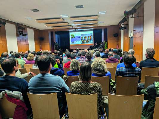 Truepa jënt ie unida adalerch pra la sëira de nfurmazion dl Chemun de Santa Cristina.
