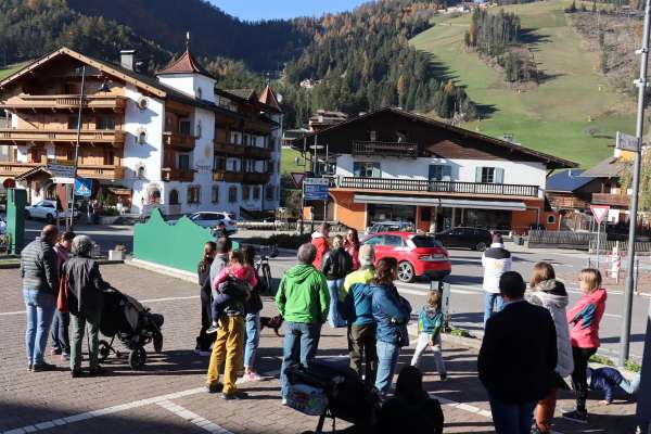 Pro la manifestaziun cun Südtirol 1, dan la "burcia prigorosa" a Al Plan. (Foto: © Pablo Palfrader)
