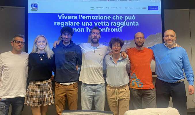 L nef Consei diretif de la Sociazion Refuges da mont del Trentin con te mez la presidenta Roberta Silva.
