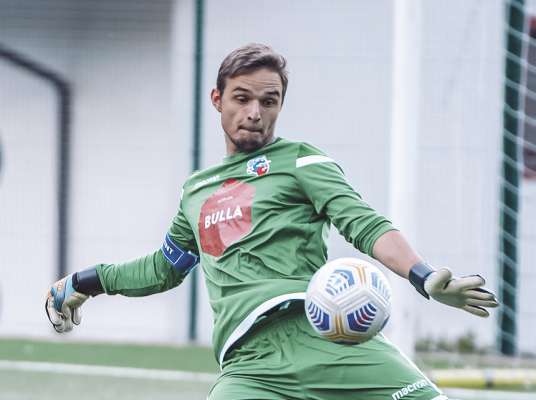 Lukas Demetz à fat truepa piedes pra l’ultima partida de Prumozion.
