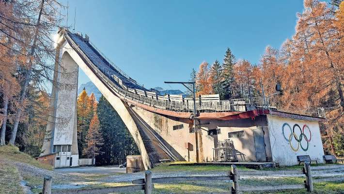 El souto Italia, monumento a ra VII Olimpiades d’inverno 1956, el podarà vive danoo par i Śoghe 2026, da el dorà par algo de outro.
