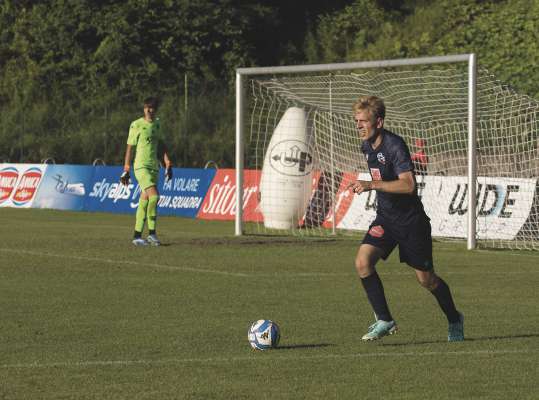 Michael Perathoner dla scuadra dl FC Gherdëina.
