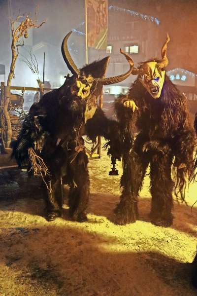 La sfilada dei Krampus a Reba.
