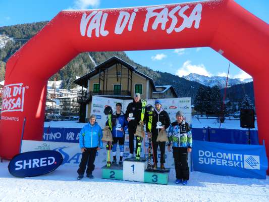 L podie assolut di 6 de dezember col père de Paolo Lorenz e l president del Ski Team Fascia Lorenzo Cemin.
