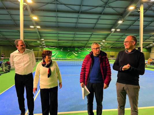 Pra la inaugurazion di lëures de ressanamënt (da m.c.): Ambros Hofer, Patrizia Mairhofer, Konrad Senoner y Tobia Moroder.
