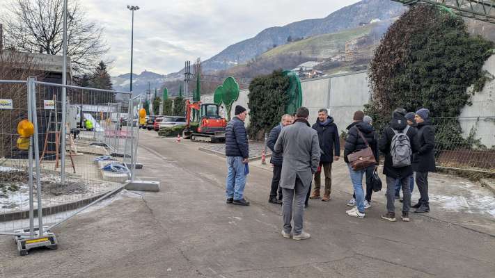 N uel finé via i lëures pra la plaza dai auti a Pruca per la fin de jené. (Foto: Ufize Stampa dla Provinzia)
