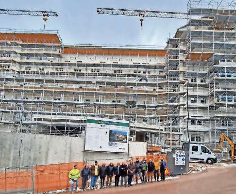 Daante al cantier de ‘l ospedal Codivilla: Rejon Veneto,Ulss 1 Dolomiti de Belun, Comun de Anpezo, lourantes.
