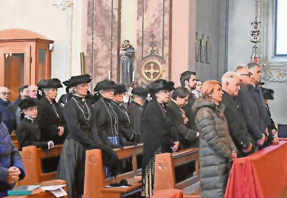 Ra devozion de ra śente de Anpezo par ra Madona, drio ‘na tradizion vecia de siezento ane.
