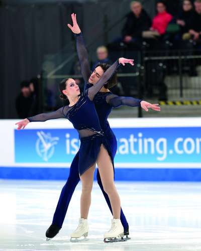 Júlia Sylvia Gunnarsdottir deberieda cun si partner de jadiné artistich: Manuel Piazza de Urtijëi (Foto: Alberto Ponti/Iceskatingphoto.ch)
