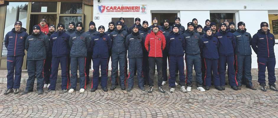 L Zënter de Adestramënt alpin te Val pieta cursc de furmazion de jì cun i schi. Foto    Zënter Adestramënt alpin.
