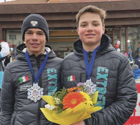 Mattia Vinatzer y Stefan Prinoth à venciù la bedaia de arjënt tla garejedes nterna­ zioneles.
