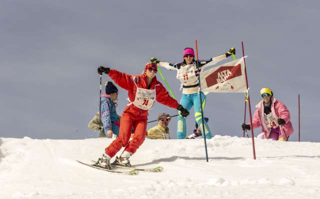 Impresciun dala Ski Carousel Vintage Party tl’Alta, che stlüj jö la sajun da d’invern. (Foto: @Freddy Planinschek)
