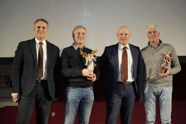 L diretor generèl Luca Giongo e l president Norbert Bernard i à rengrazià Enzo Pollam e Pierpaolo Trottner per l lonch empegn desche aministradores.
