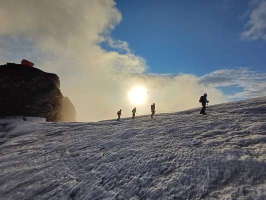 Le Grup Alpin sön le Monte Zebrú, daimpró ai 4.000 m. foto:LdMVB
