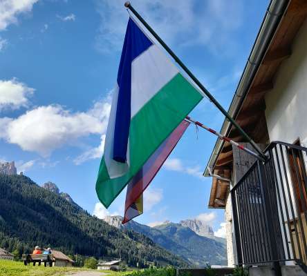 media/k2/galleries/29948/thumbs/Bandiera_ladina_Union.jpg