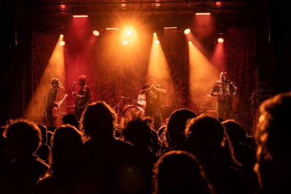 media/k2/galleries/30060/thumbs/gadersound_band.jpg