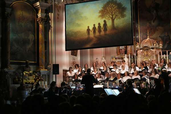 media/k2/galleries/30112/thumbs/cor_kerygma_orchestra_val_badia_04.jpg